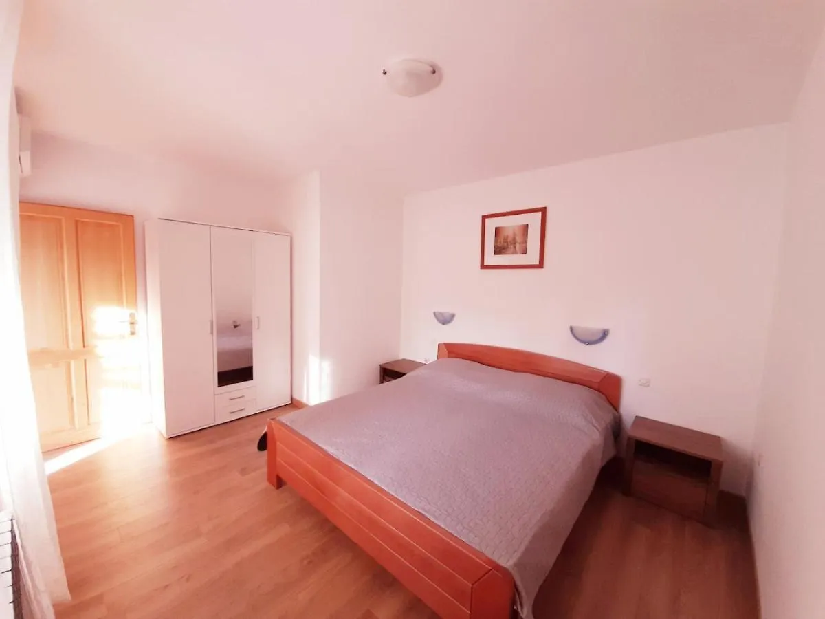 Apartments Renato Muzic Cres 0*,  Croazia