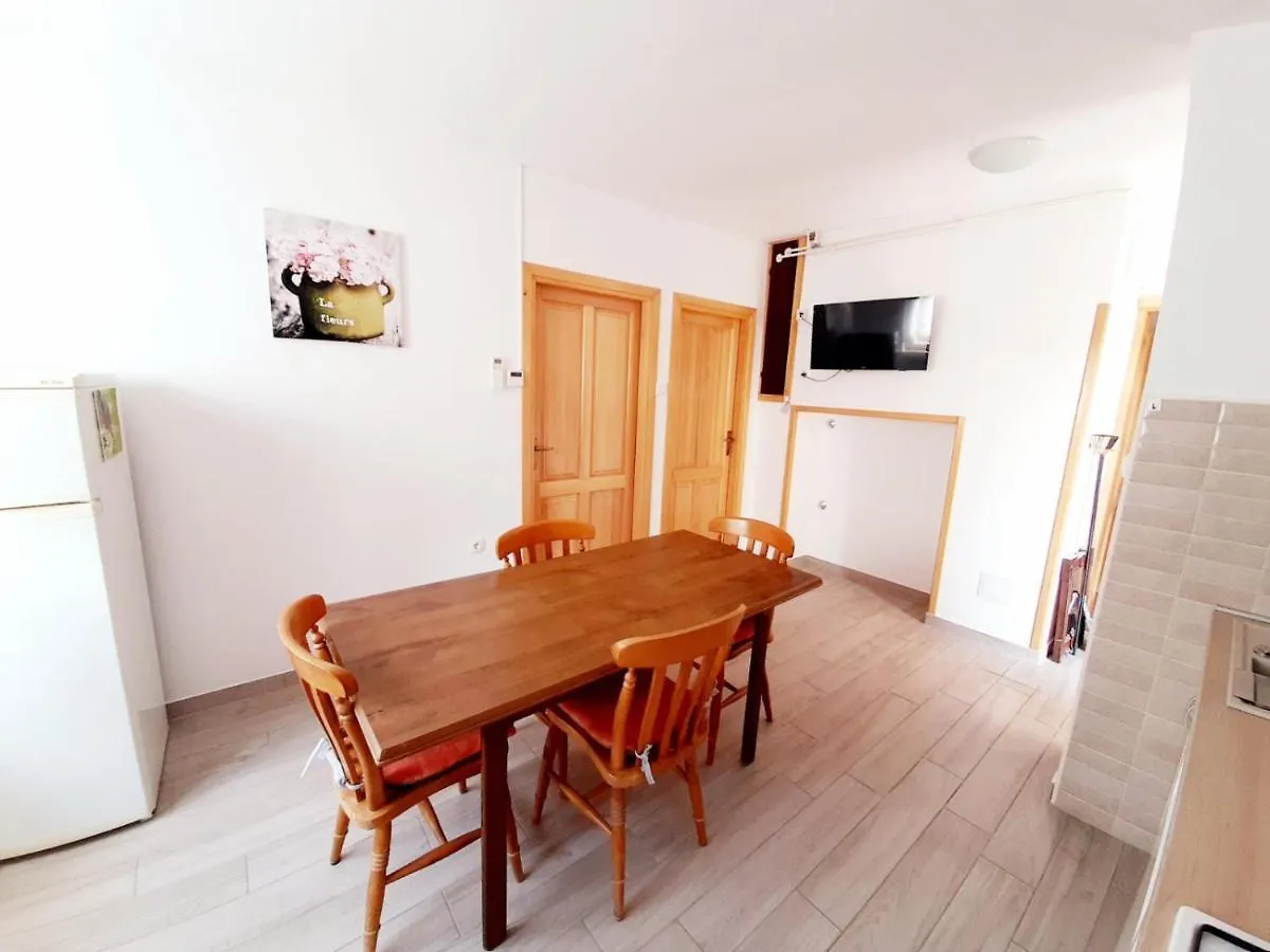 Apartments Renato Muzic Cres