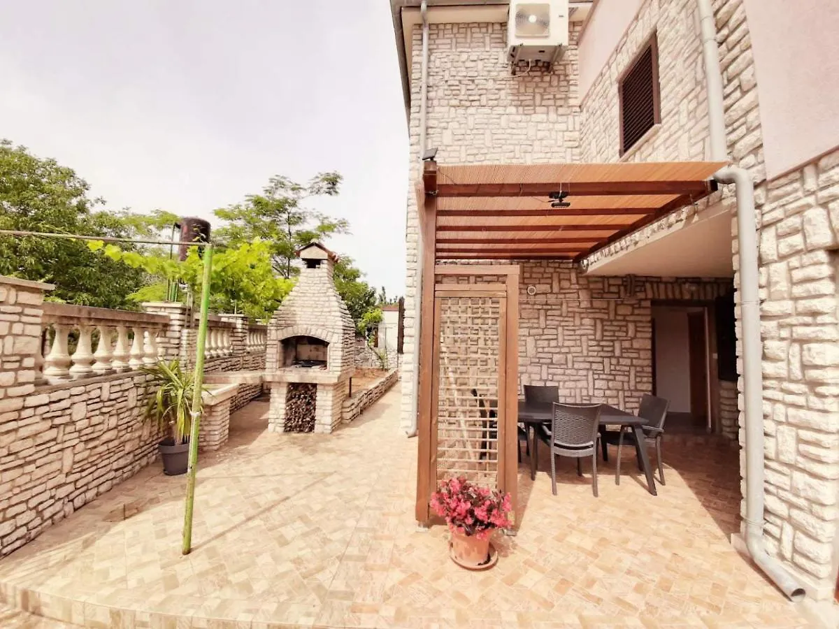 Apartments Renato Muzic Cres