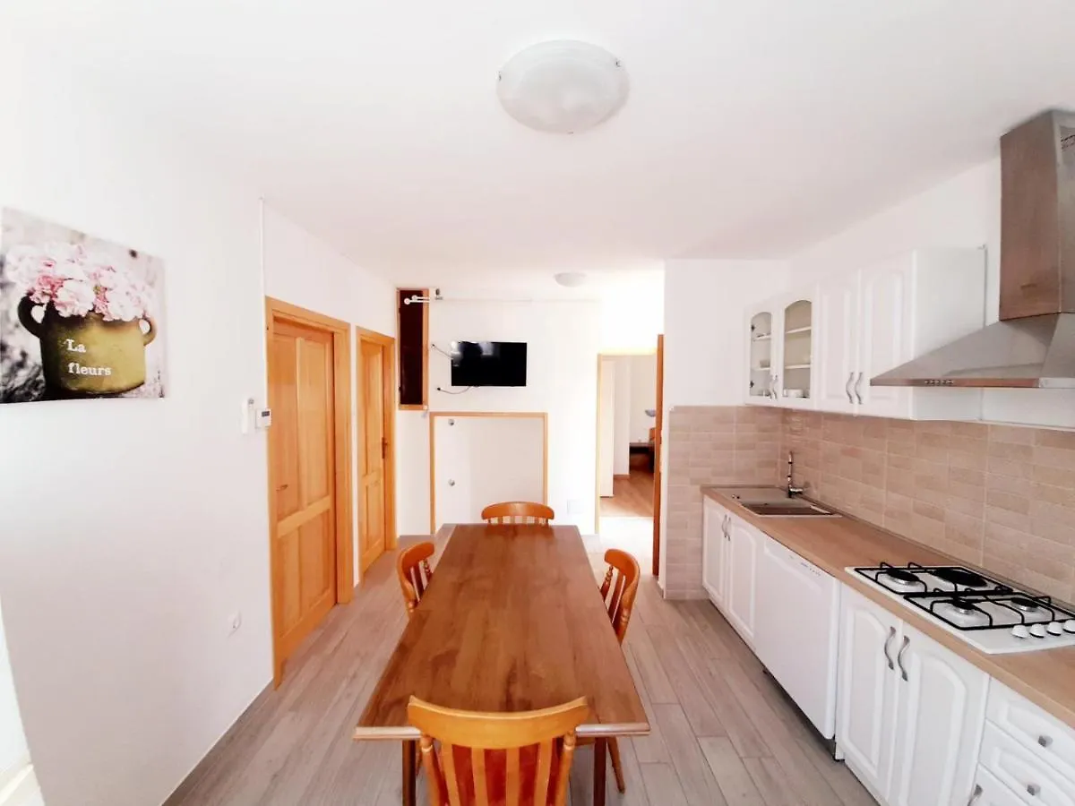 Apartments Renato Muzic Cres