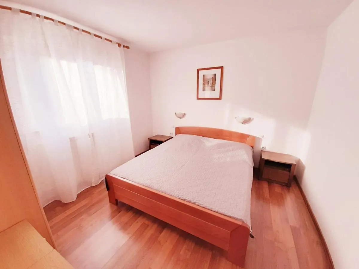 Apartments Renato Muzic Cres