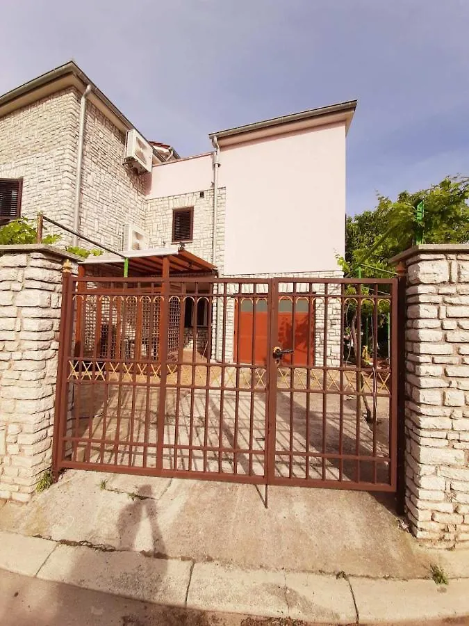 Apartments Renato Muzic Cres