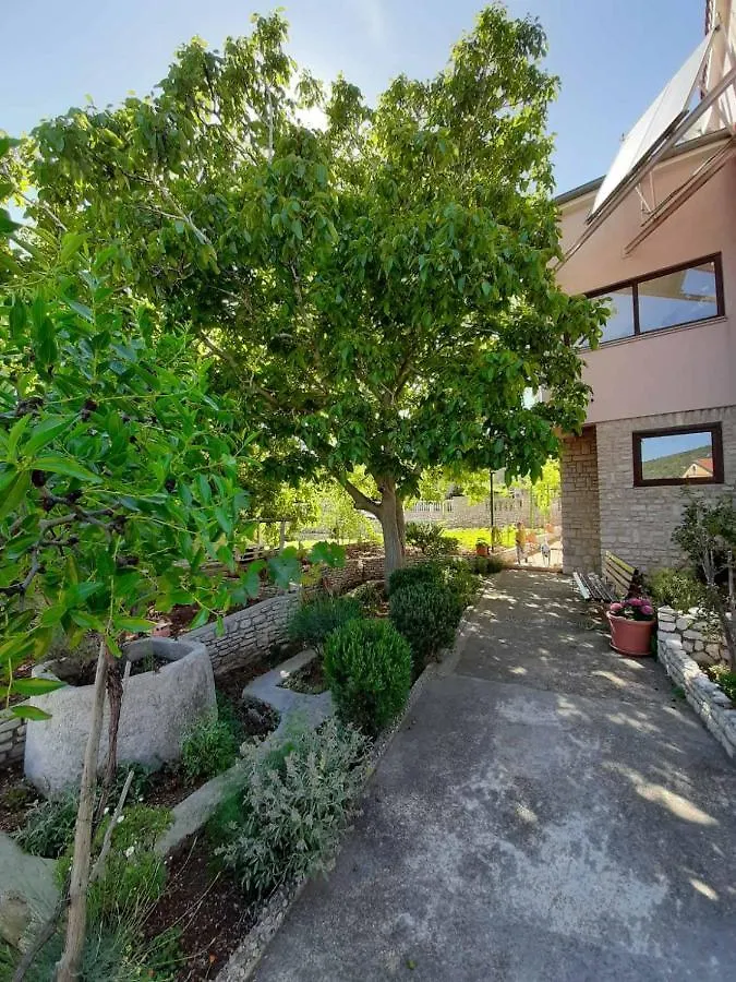 Apartments Renato Muzic Cres