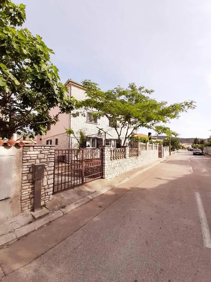 Apartments Renato Muzic Cres