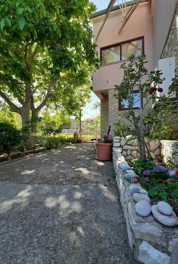 Apartments Renato Muzic Cres