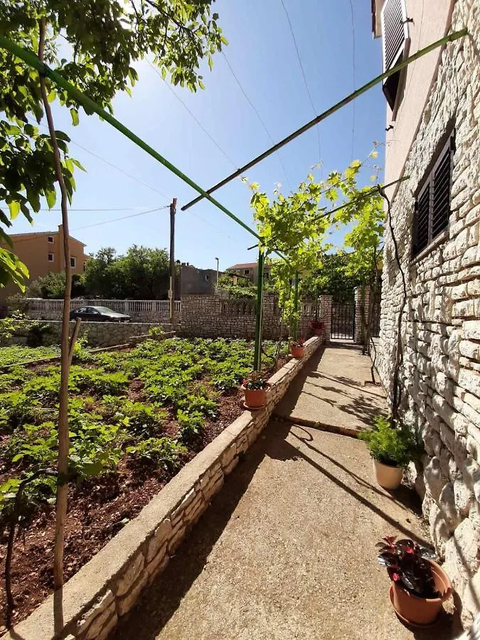 Apartments Renato Muzic Cres 0*,  Croatia