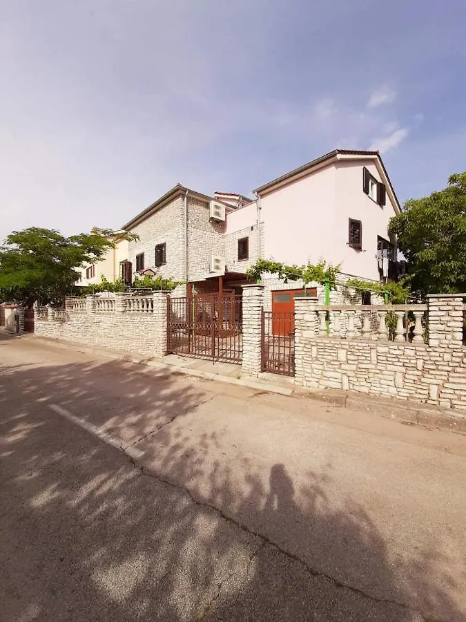 Apartments Renato Muzic Cres